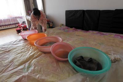 路北楼上漏水，住户失联，小区没物管，业主维权难！律师来支招……